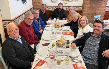 grupo-de-amigos-papeleros_dgl