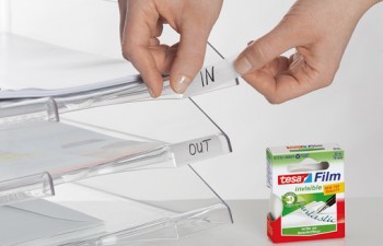 Escriba sobre la cinta adhesiva tesafilm® invisible